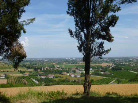 Panorami: il mare in lontananza